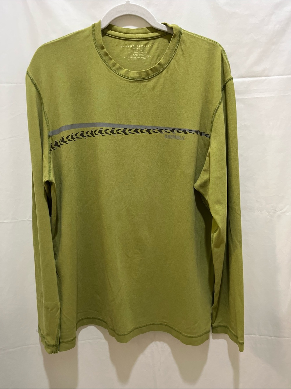 Banana Republic Men's Olive Green Long Sleeve Crew with Contrast Stripe XL